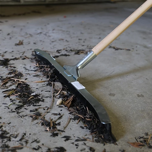 Ettore Curved Steel Floor Squeegee w/Handle - 24 Inch - Image 3